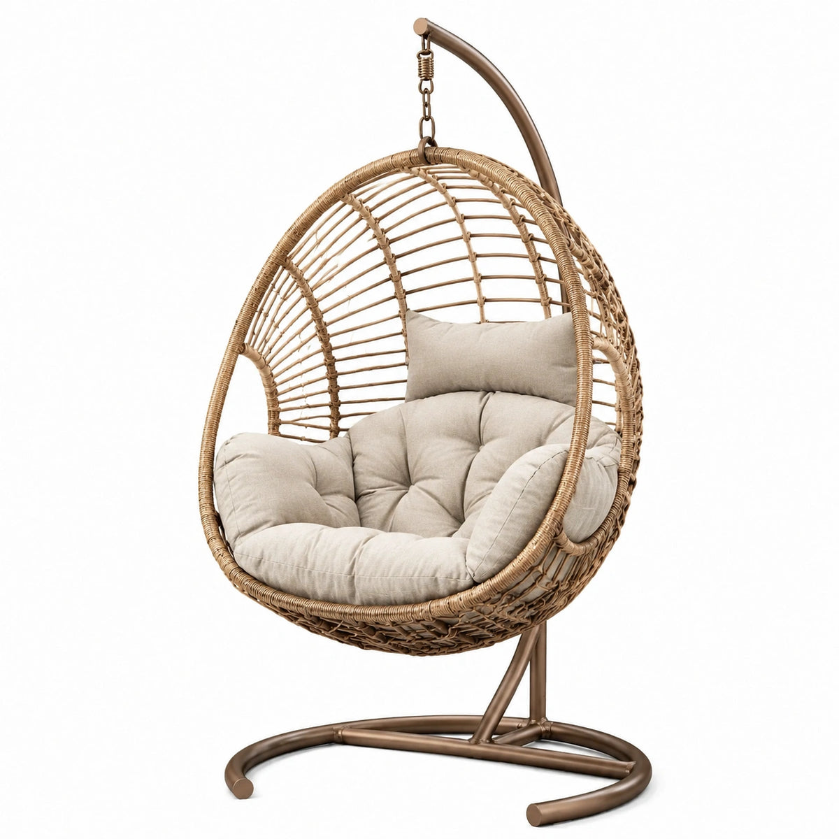 Sillón colgante de ratán con cojines beige y estructura metálica
